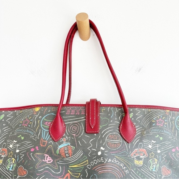 Dooney & Bourke Macy's Day Parade Black East West Large Tote/Shopper Bag - Picture 5 of 16